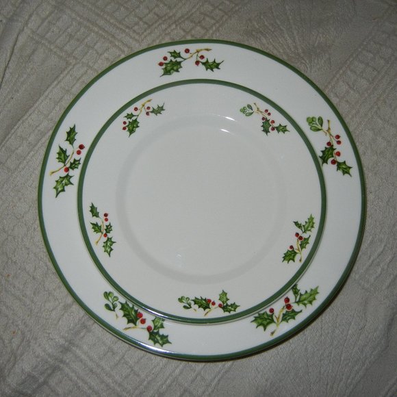 Christopher Radko Traditions Holiday Celebrations 1 dinner 1 Salad plate HOLLY - Picture 1 of 5